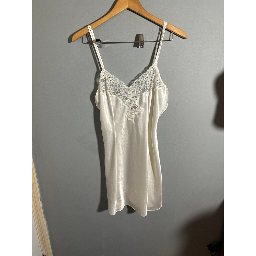 Victoria Secret Embroidered Lace Chemise Size Medium.